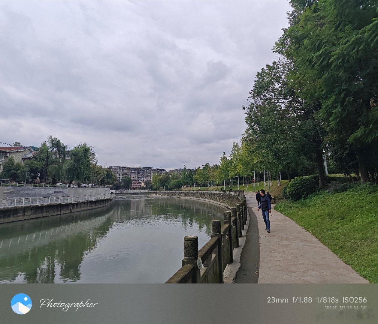 吃遍天南海北大街小巷，万千滋味终不如家常。老家的花生核桃芝麻小麦南瓜做的豆浆，油