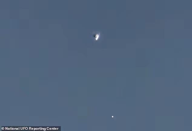 加州上空出现V型UFO，美专家：或是美军绝密无人机，领先公众认知40年​据英
