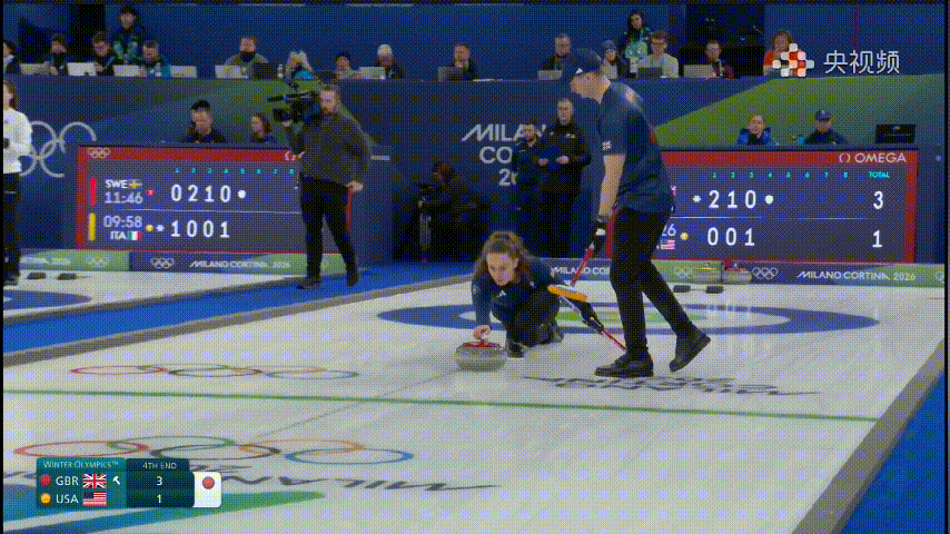 【奥运冰壶】刚才多兹第四局最后一投放掉了手中的壶。这是一种在混双很常见的情况，放