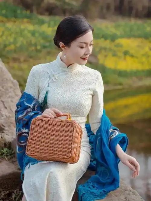 一位律师说：“你的妻子能在婚内指控你强奸，能在婚内拒绝与你同眠，却能和外面的任