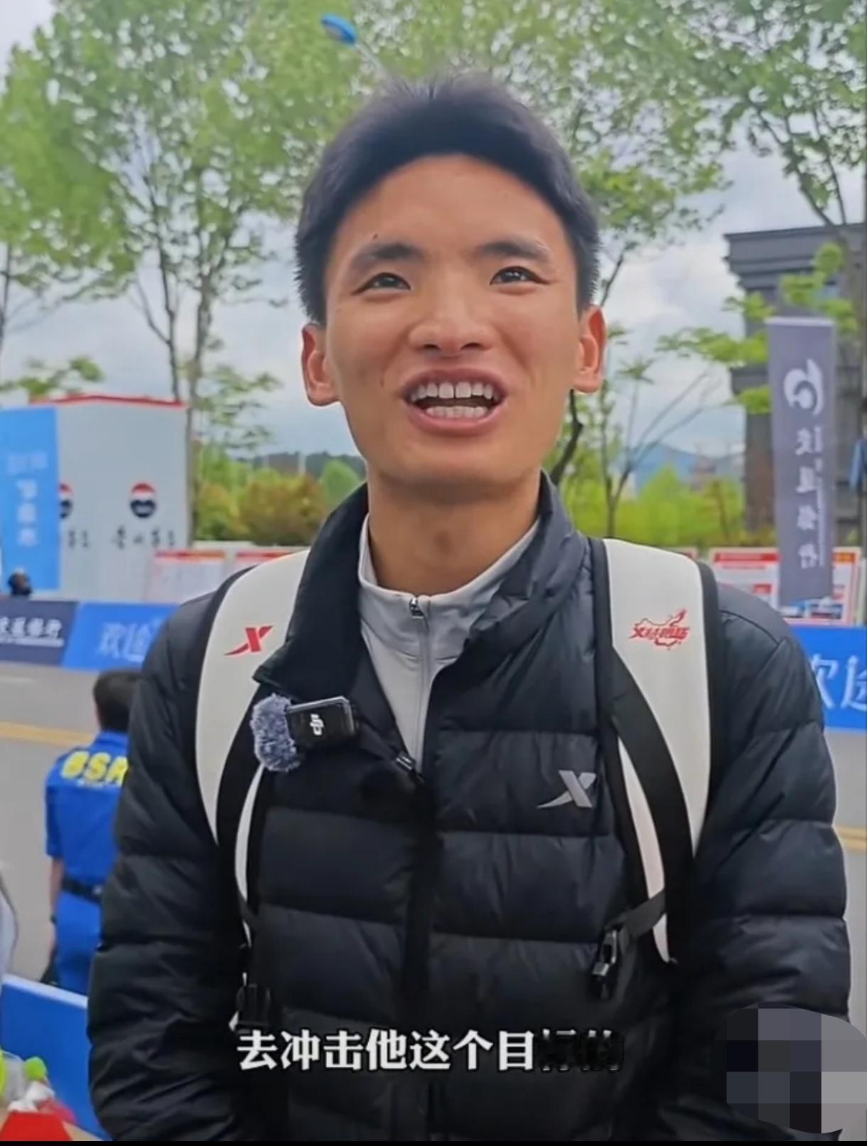 北半马王文杰刷新纪录！丰配友的反应才叫绝！震惊但不可怕！全马2小时05分的