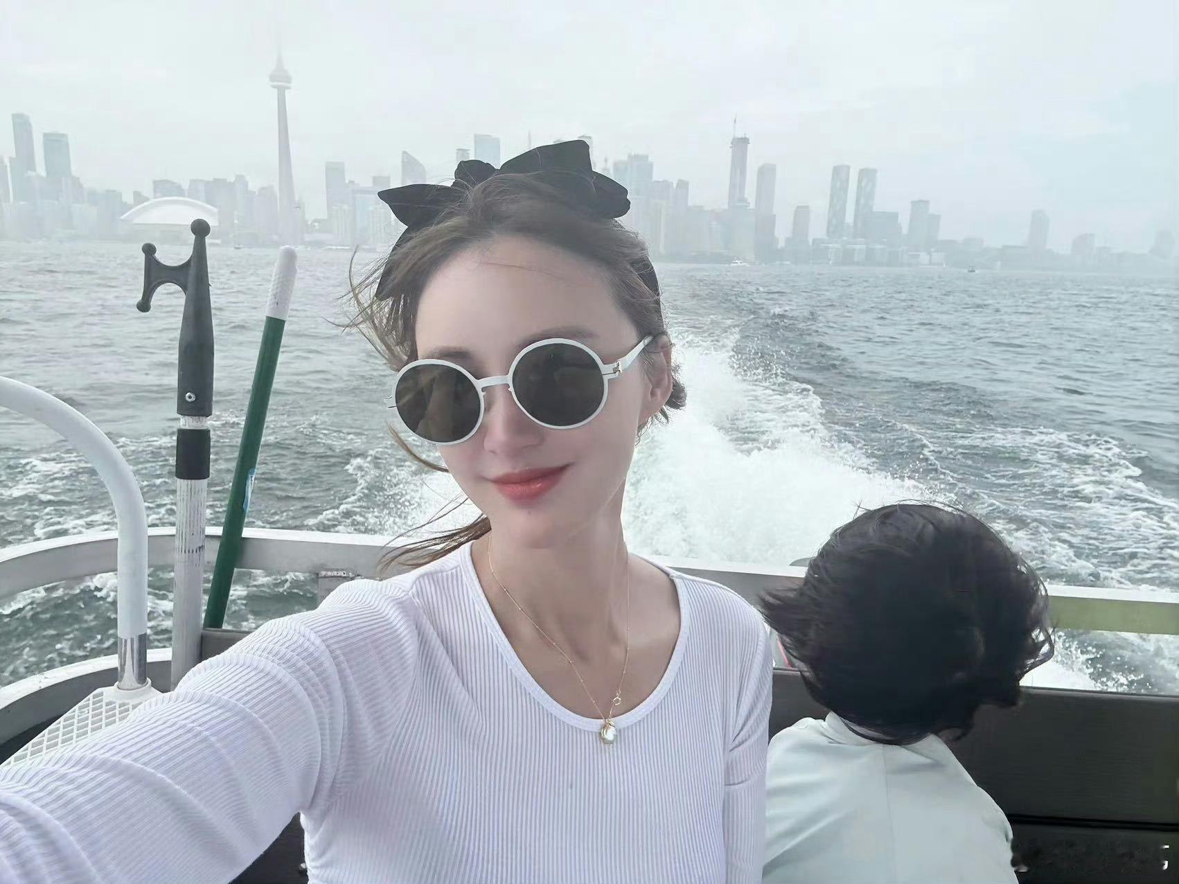 张歆艺顾家搞事业一样飒二姐真是人间清醒！拍戏时全情投入每个角色，生活中又是满分
