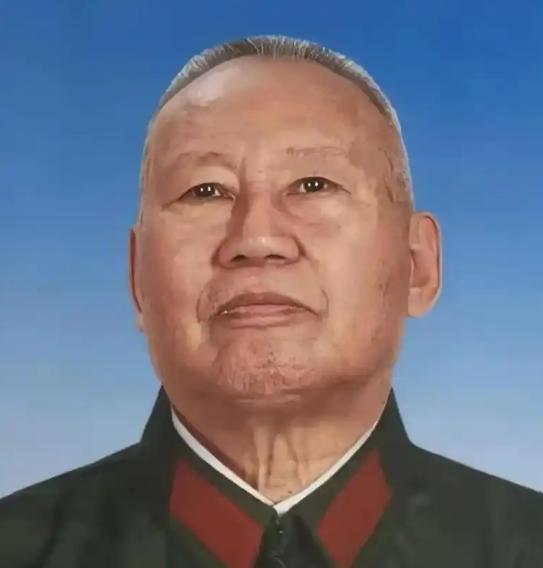 1978年，曾任空军副司令的张积慧被免去职务，经历两年隔离后，转业后的他来到成都