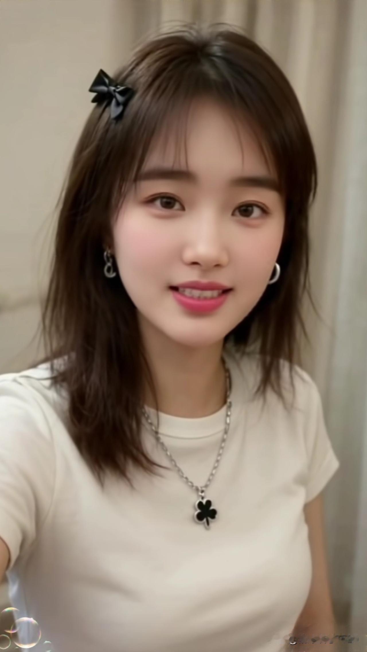 这个女孩真可爱，发型很时尚！什么样的女生有魅力?女生最爱发型甜美辫子女孩少