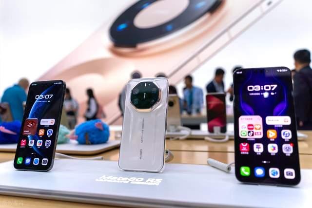 表面看折叠屏是能折的贵价手机，实则形态极其挑人！那些幻想“一台设备走天下”“