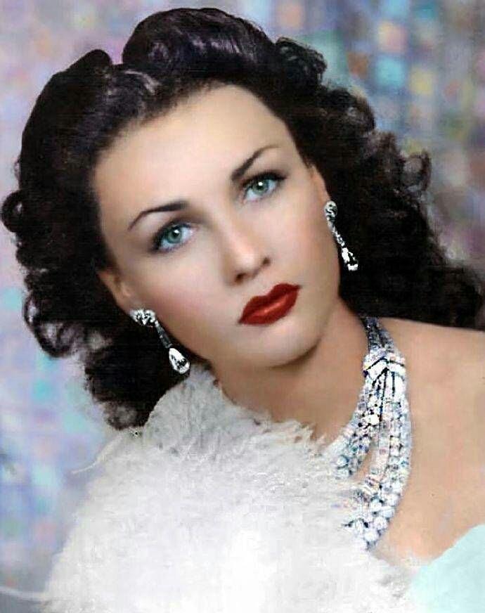 好好好，早上很多人在那里夸巴列维王后埃及公主好看，还嫌弃我带水印，来一波无水印的