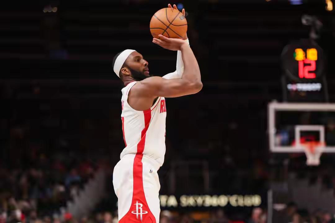 乌杜卡调整了一个赛季的首发，还是换回让赛季初的阵容，奥科吉首发。一、火箭的最强