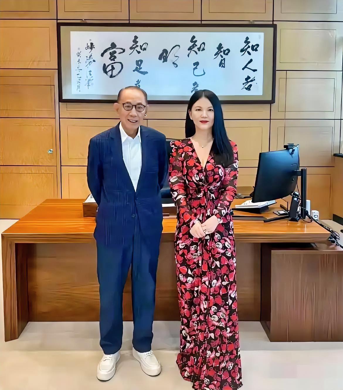 刷到李湘减肥成功的照片，我第一反应不是“哇好瘦”，而是——这皮肤是怎么了？