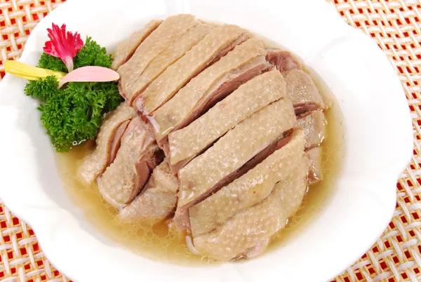 自从学会了做盐水鸭，我就跟中了魔一样，各种"盐水"停不下来——盐水鸡、盐水排骨、