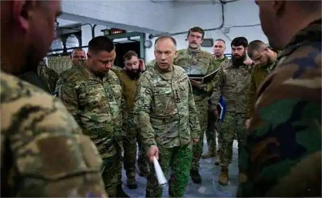 【热点评述】乌军若红军城战役中彻底落败,乌克兰武装力量总司令瑟尔斯基可能会辞职。