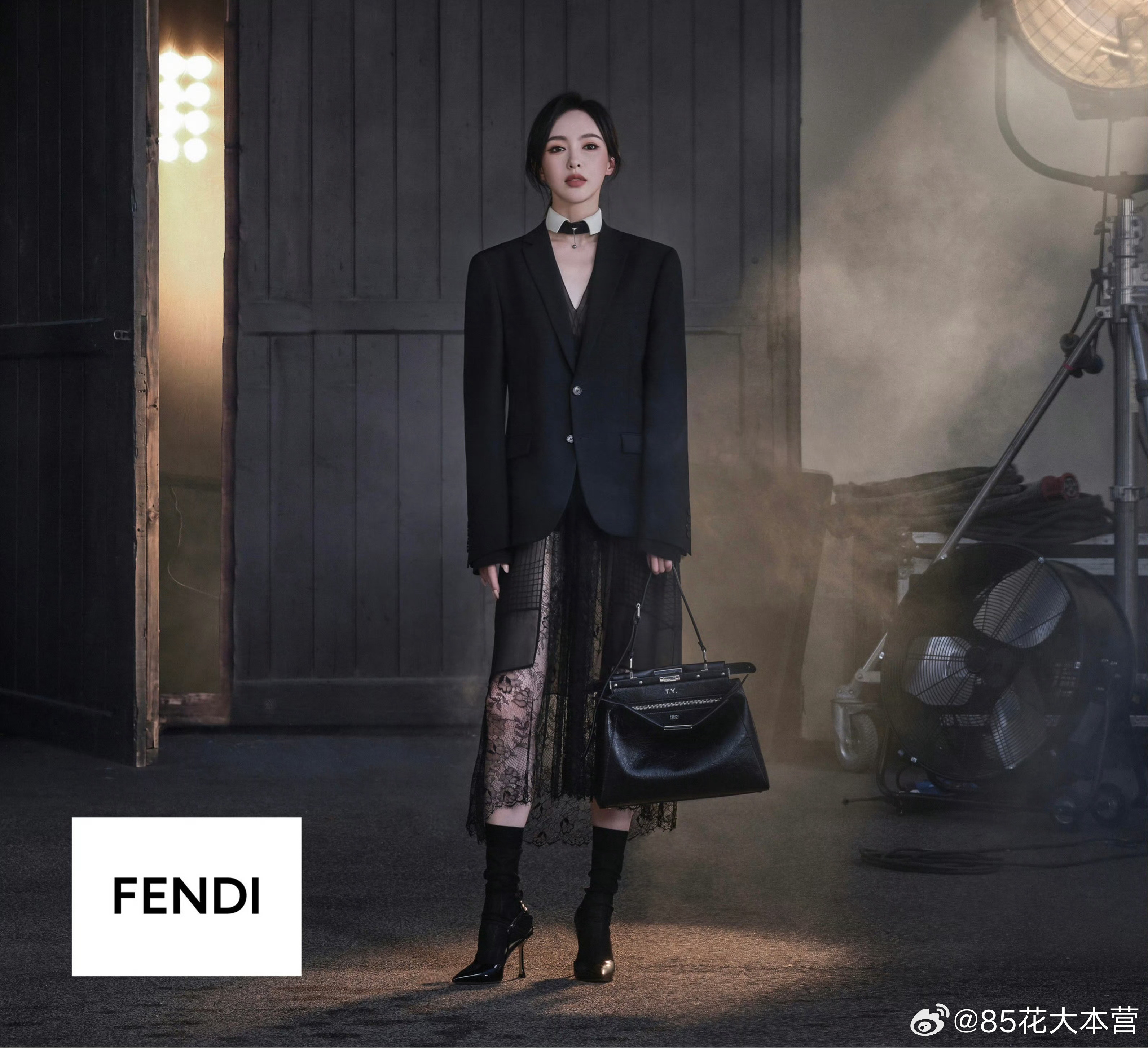 唐嫣领衔出镜FENDI全球新广～品牌代言人唐嫣也是本次全球广告中的唯一亚洲面孔