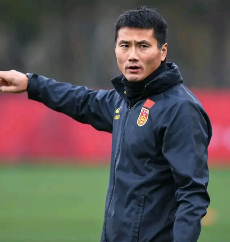 说老实话，邵佳一为人不错，口碑也很好，但作为国足主教练，他还真差点事，从相貌看，