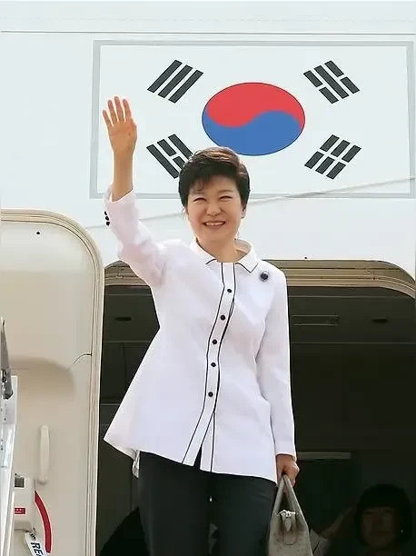 韩国总统支持率下降的那些事---