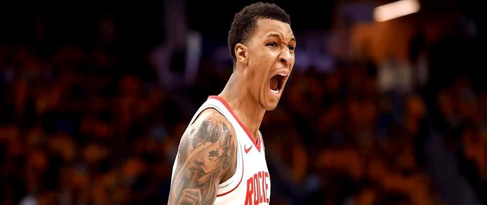 选秀夜腿抖得桌子都晃的探花现在成了火箭最稳的二号得分手。2022年选秀夜