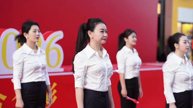 体制内藏着舞蹈大神，看完一遍还想看，网友评论-曹操