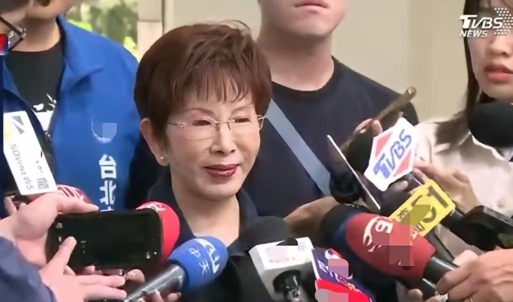 洪秀柱开口了，洪秀柱称，现在我很担心他（赖清德）怎么回来？他是不是还用飞机夹带的