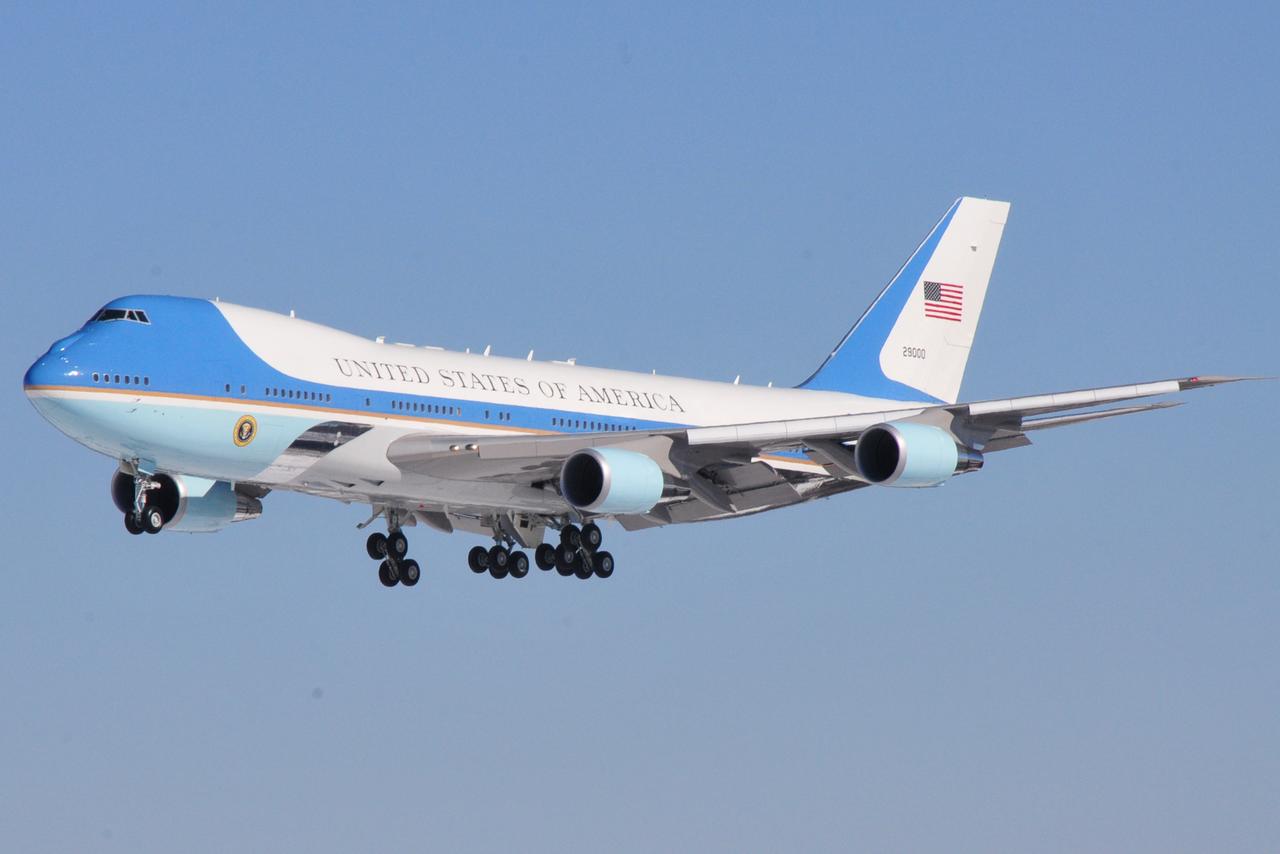 空军一号：不止是专机，更是一国综合实力的空中具象缩影跨洋万里，从华盛顿直抵