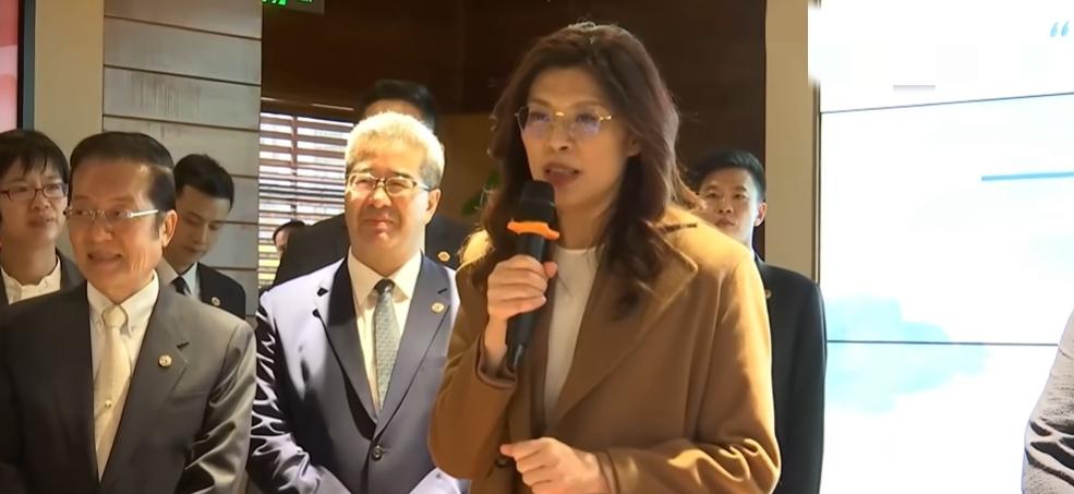 郑丽文在参观完美团后，直接到了杨浦滨江游览，这里的发展很好体现了人民城市人民建，