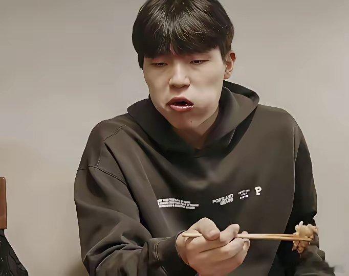 去NBA闯荡的中国球员，一般都有一个比较响亮的称号。比如易建联的名号是“太空易”