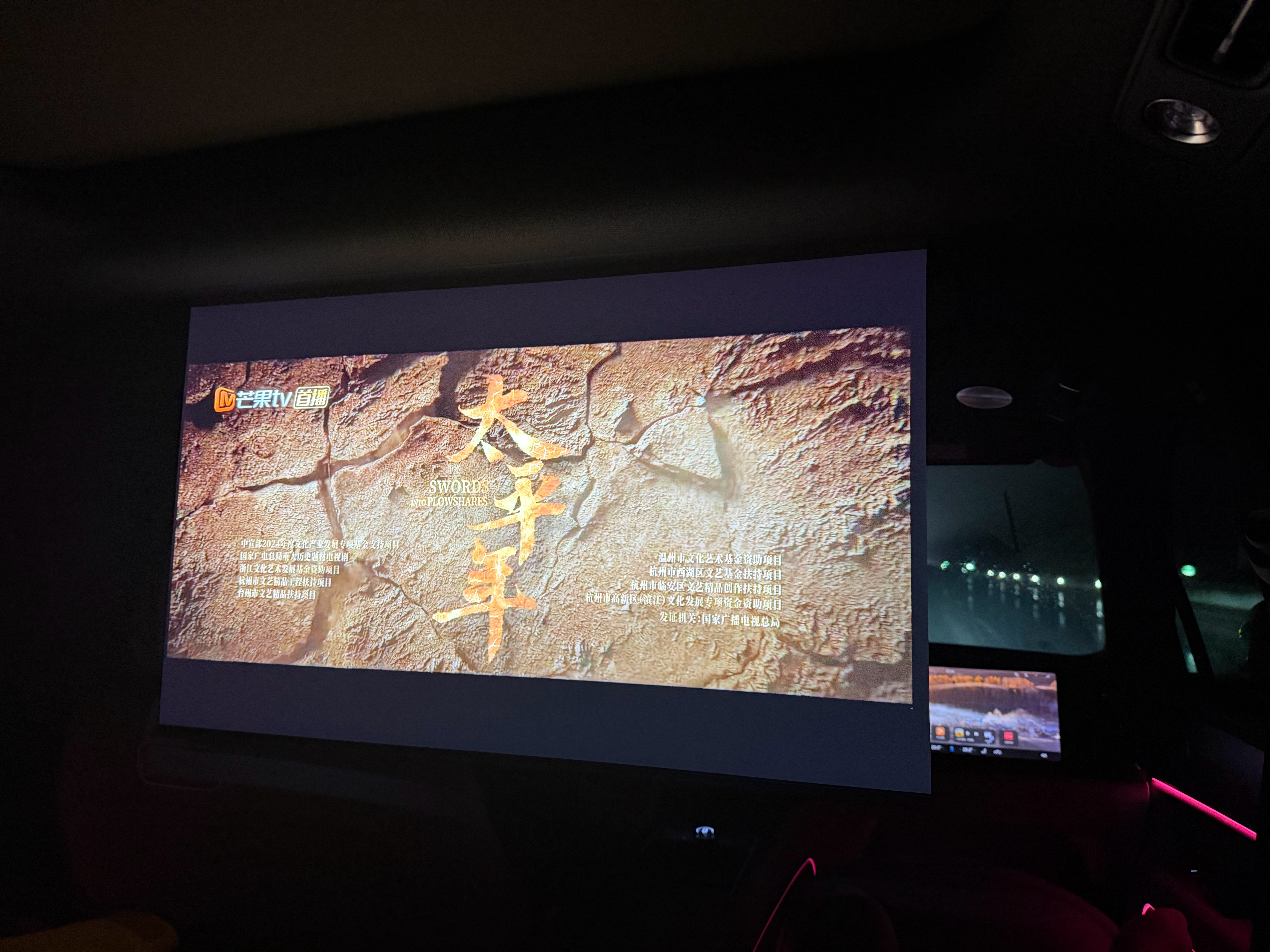 今天开13个小时长途回老家，昨天大家的投票结果是开问界M9。不得不说还得是M9啊