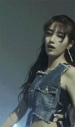 果然舞台上的女孩子，都是充满活力的。