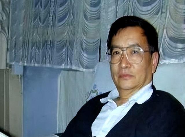 [点赞]1969年，37岁梁从诫被下放江西劳动，妻子周如枚立刻提离婚，还给儿子