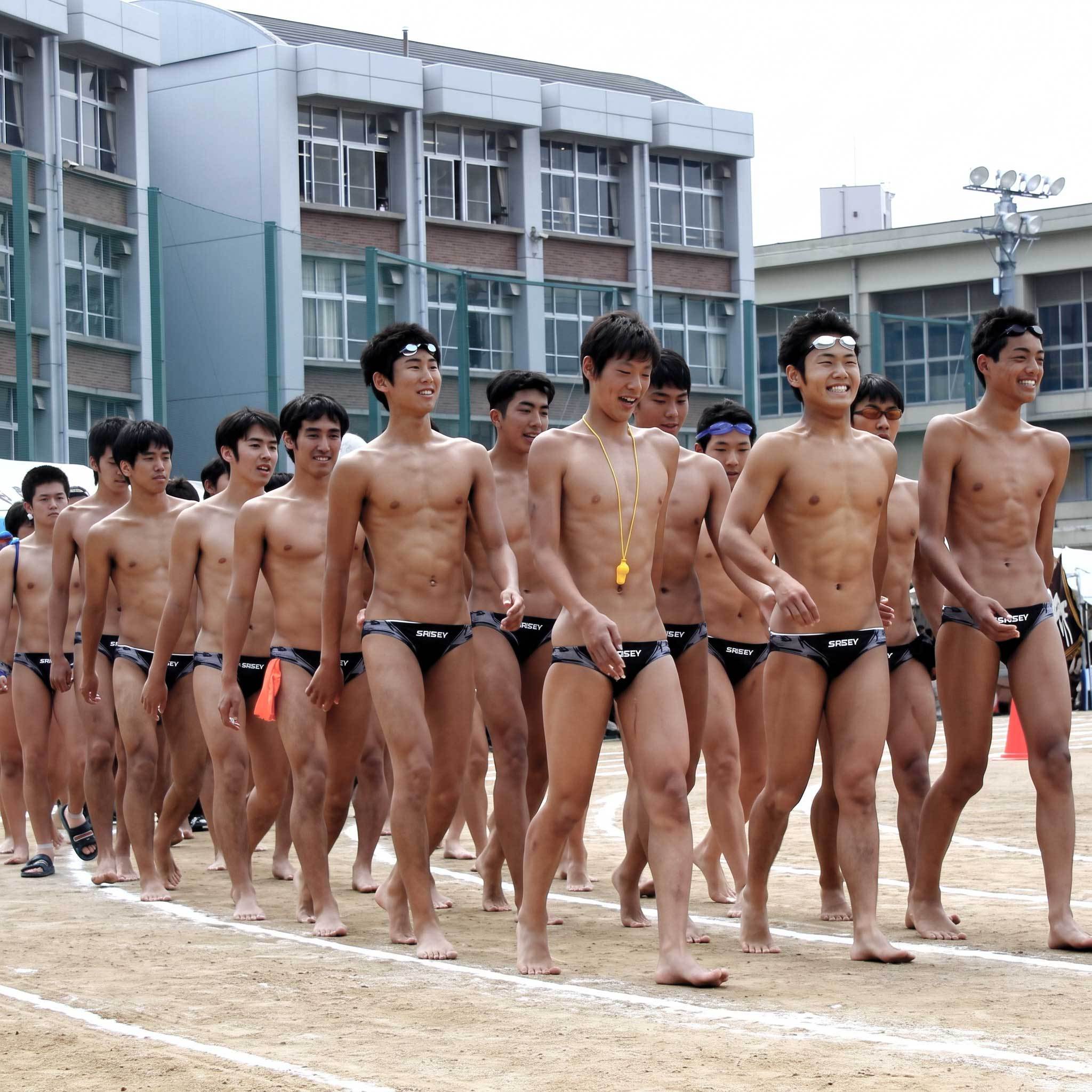 薄肌游泳体育生们的日常训练