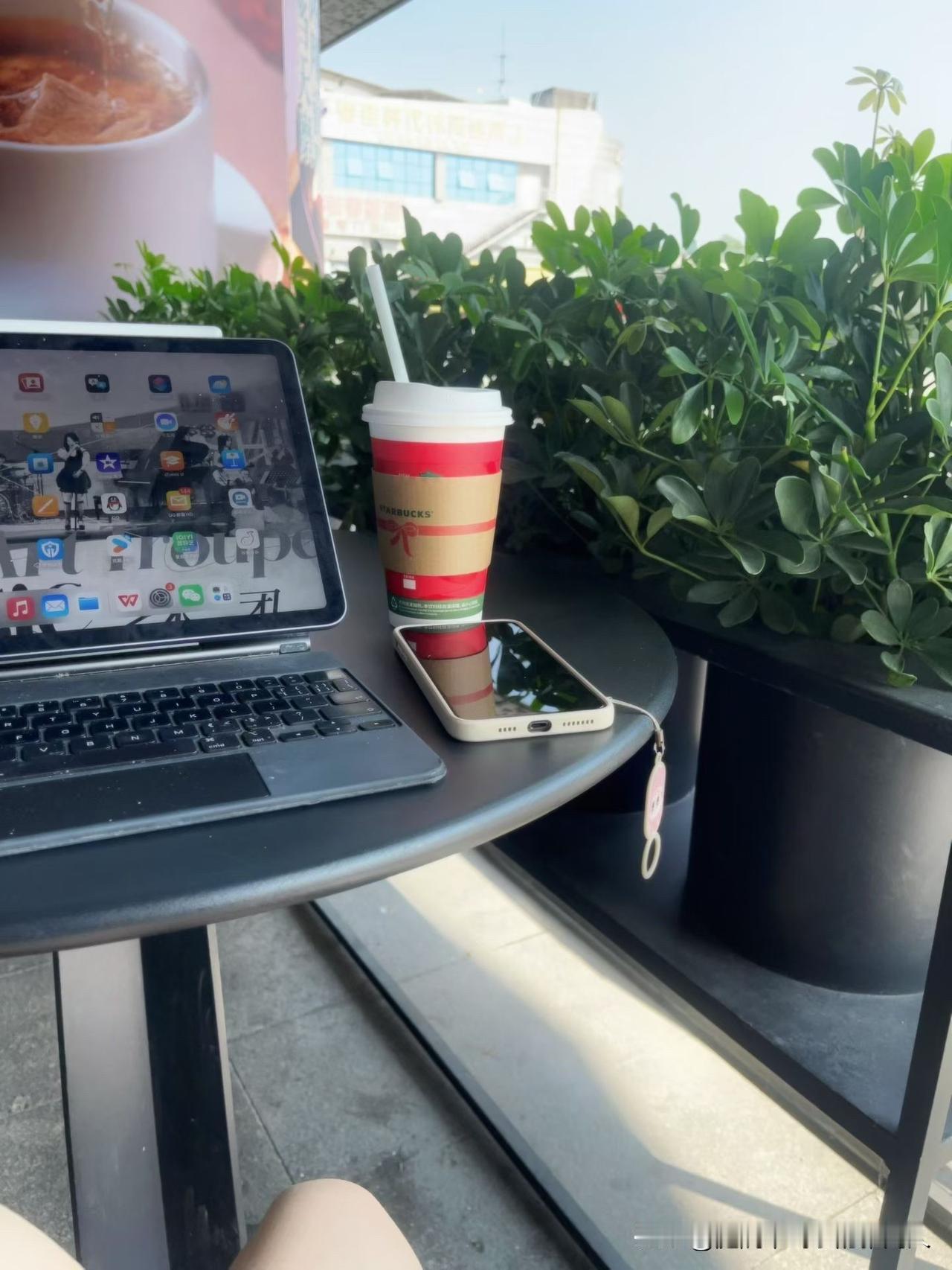 说真的，现在最让人发愁的，还是手里没多少钱。你看那些一个月挣两三千的，一年到