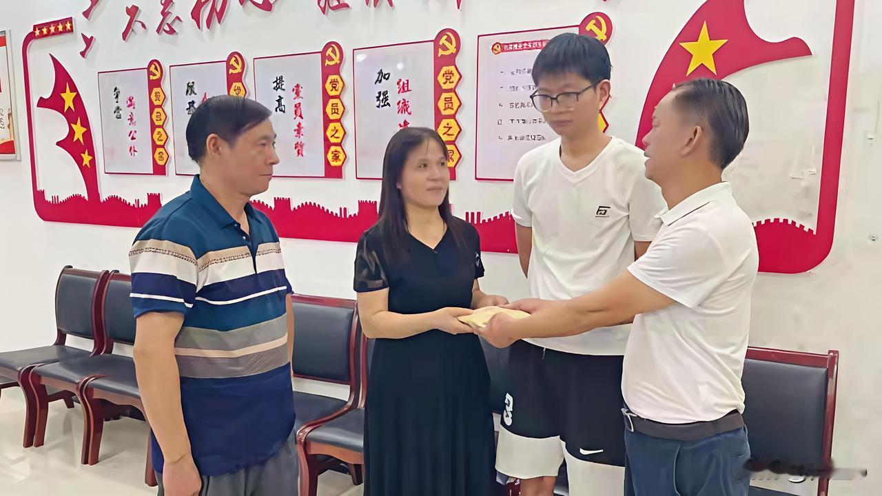 扶老人被迫赔1.9万迎来反转，钱款全额返还，善意终于被守护被迫赔钱息事宁人的