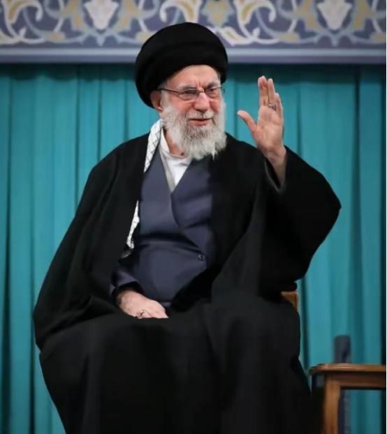 美以伊开战一个多月，伊朗居然没被打垮，还能跟美以正面硬碰硬！很多人都好奇，伊朗到