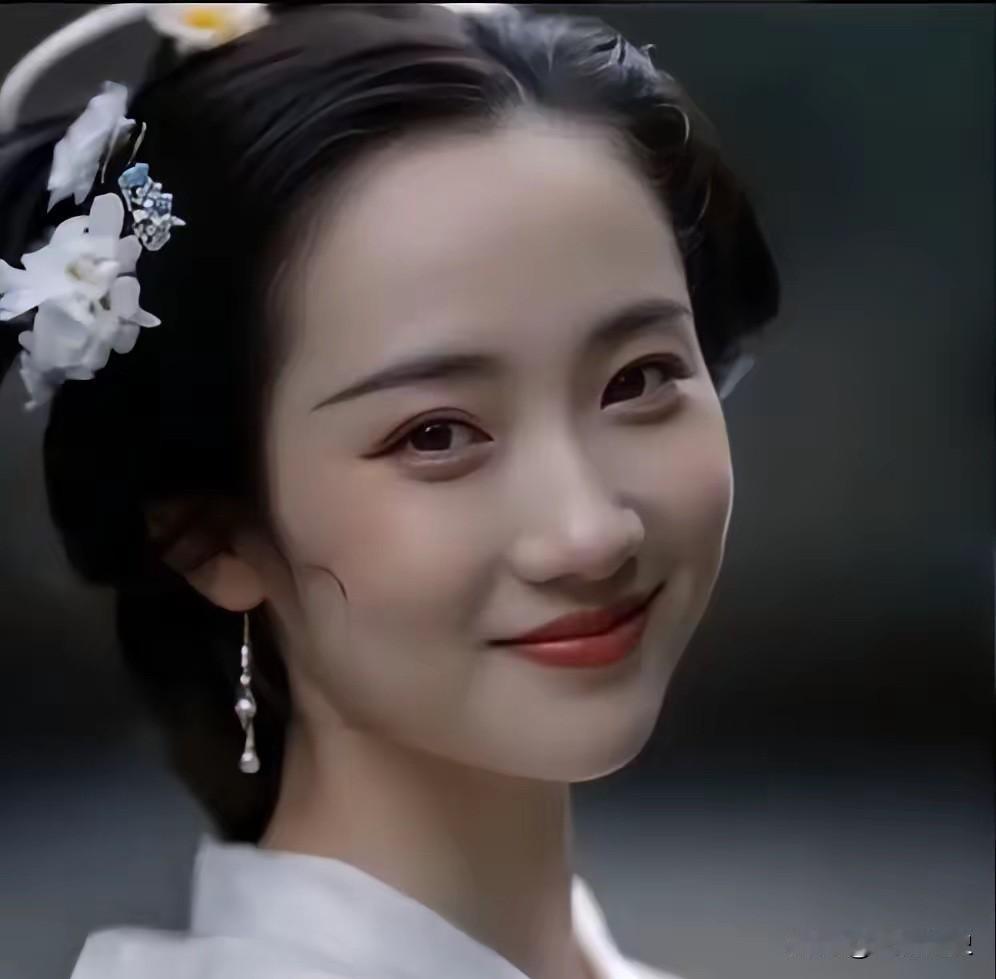 1132年，49岁守寡三年的李清照嫁给了30岁年轻英俊的张汝舟。圆房之后，张汝舟