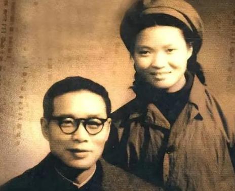 1980年沈醉到香港看望前妻栗燕萍，临近见面前，她慌张地跟现任丈夫交代：“一会他