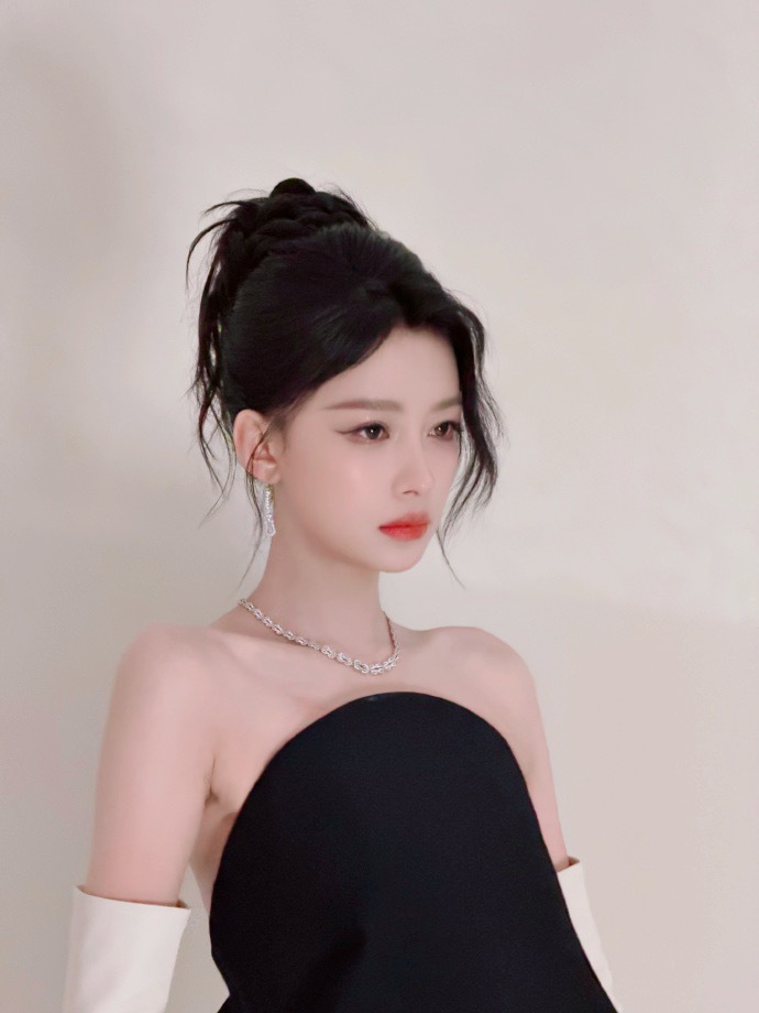 最后一张是我女朋友，孙怡孙怡裸背