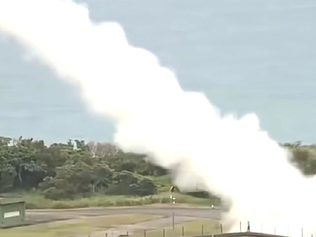 台独势力必将倒在“扼喉”下12月30日我方正式扣押了一艘标为台湾长荣海运的货轮