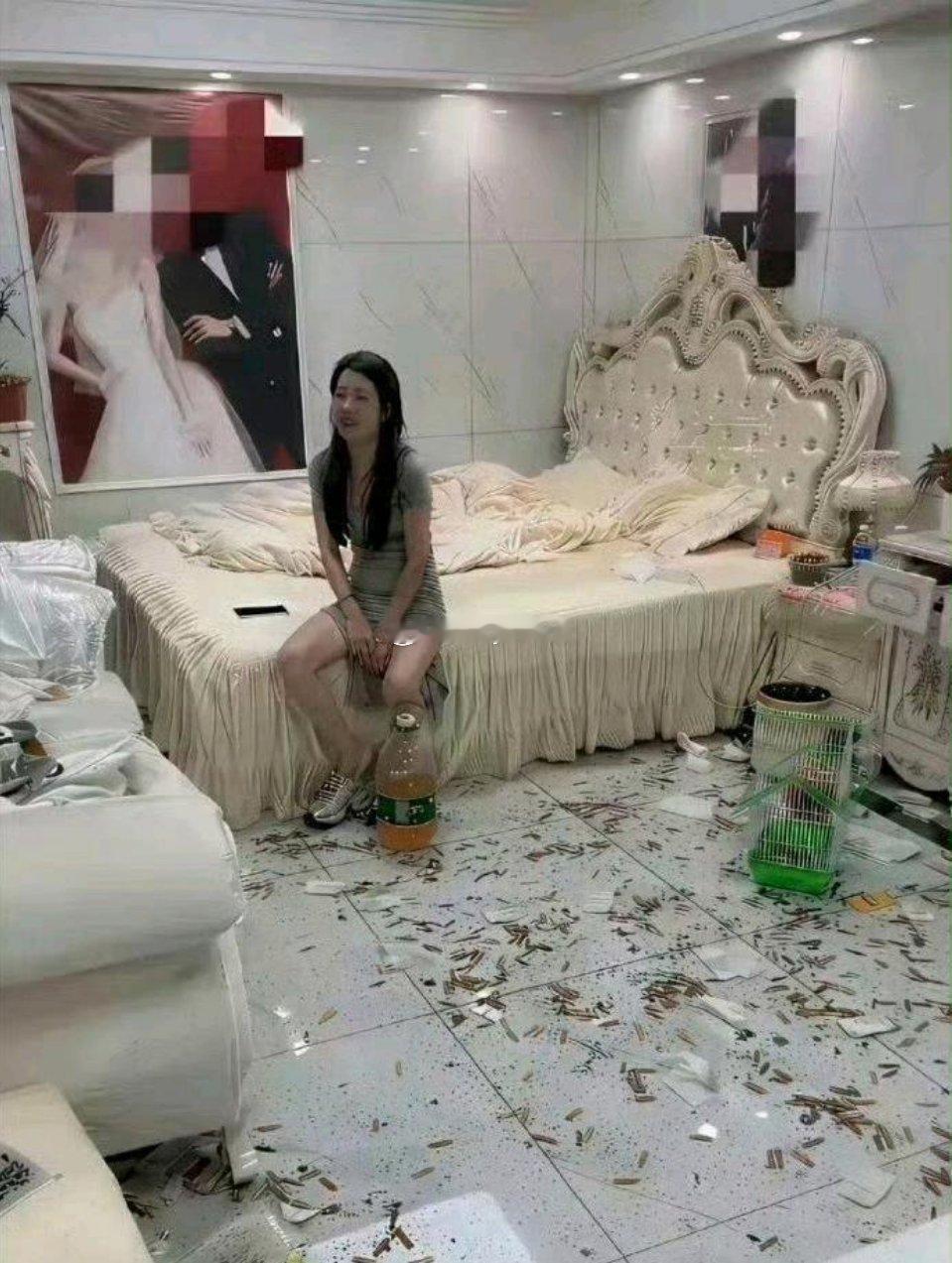 不怪新娘一脸无奈，换谁能接受得了