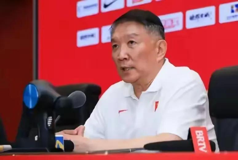 宫鲁鸣现在心中盘算的根本不是带不带李梦参赛的问题，这么说也许李梦的粉丝会不高兴，