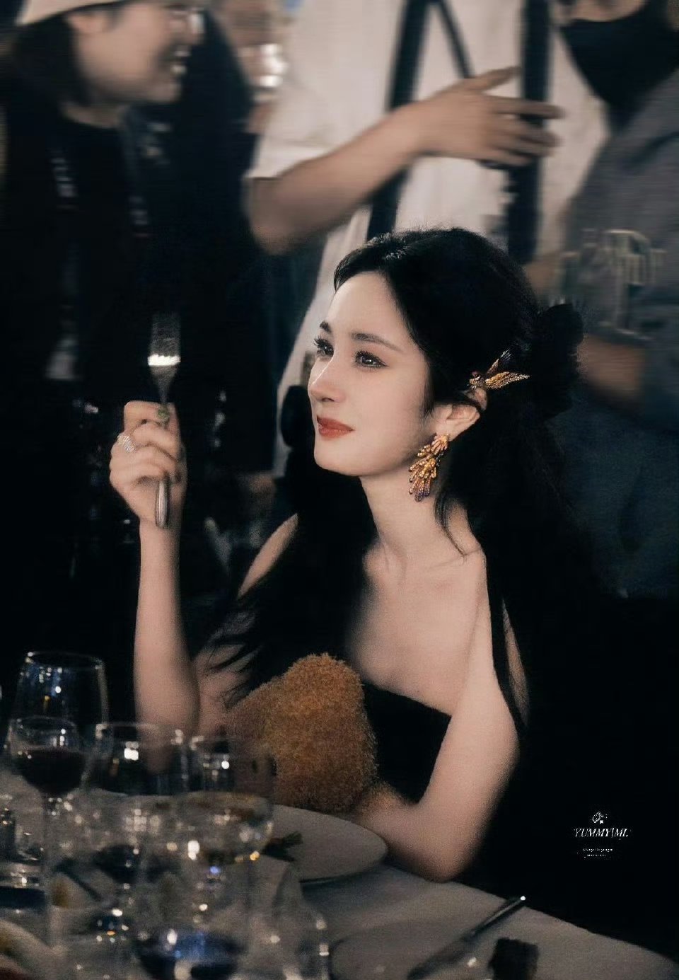杨幂人群中好耀眼​​​