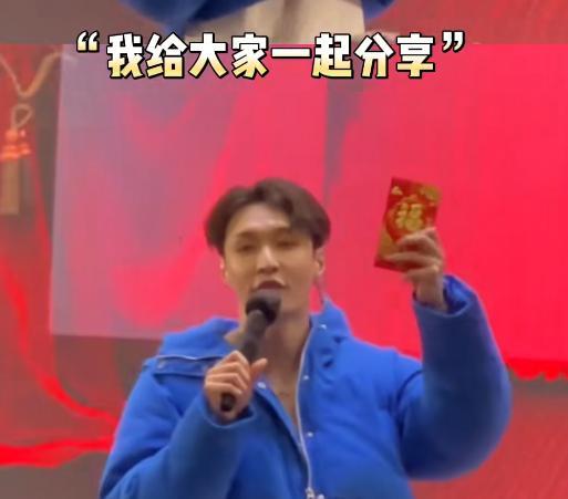 张艺兴这次年会可能自己也没想到能中头彩。台下员工齐声喊着黑幕，他愣了片刻才反