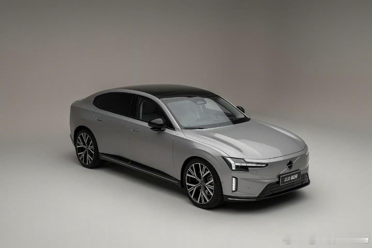 沃尔沃纯电双旗舰开启预售看完沃尔沃EX90和ES90的配置单，我最大的感受是：沃