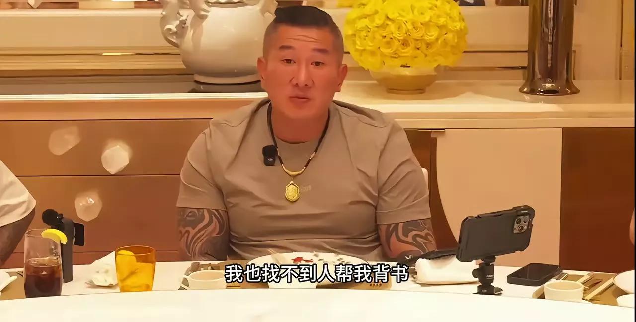最近台湾网红“馆长”的直播争议越来越多，看他着急忙慌想在大陆打开局面，却总在阴沟