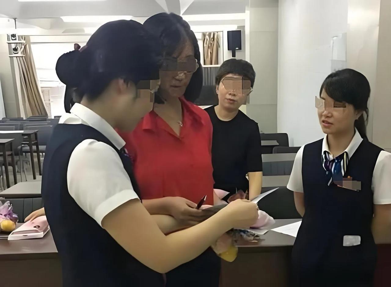 真清醒！浙江，一男子突然去世，留下了一张欠着5.8万的信用卡，原本一家人正陷入悲