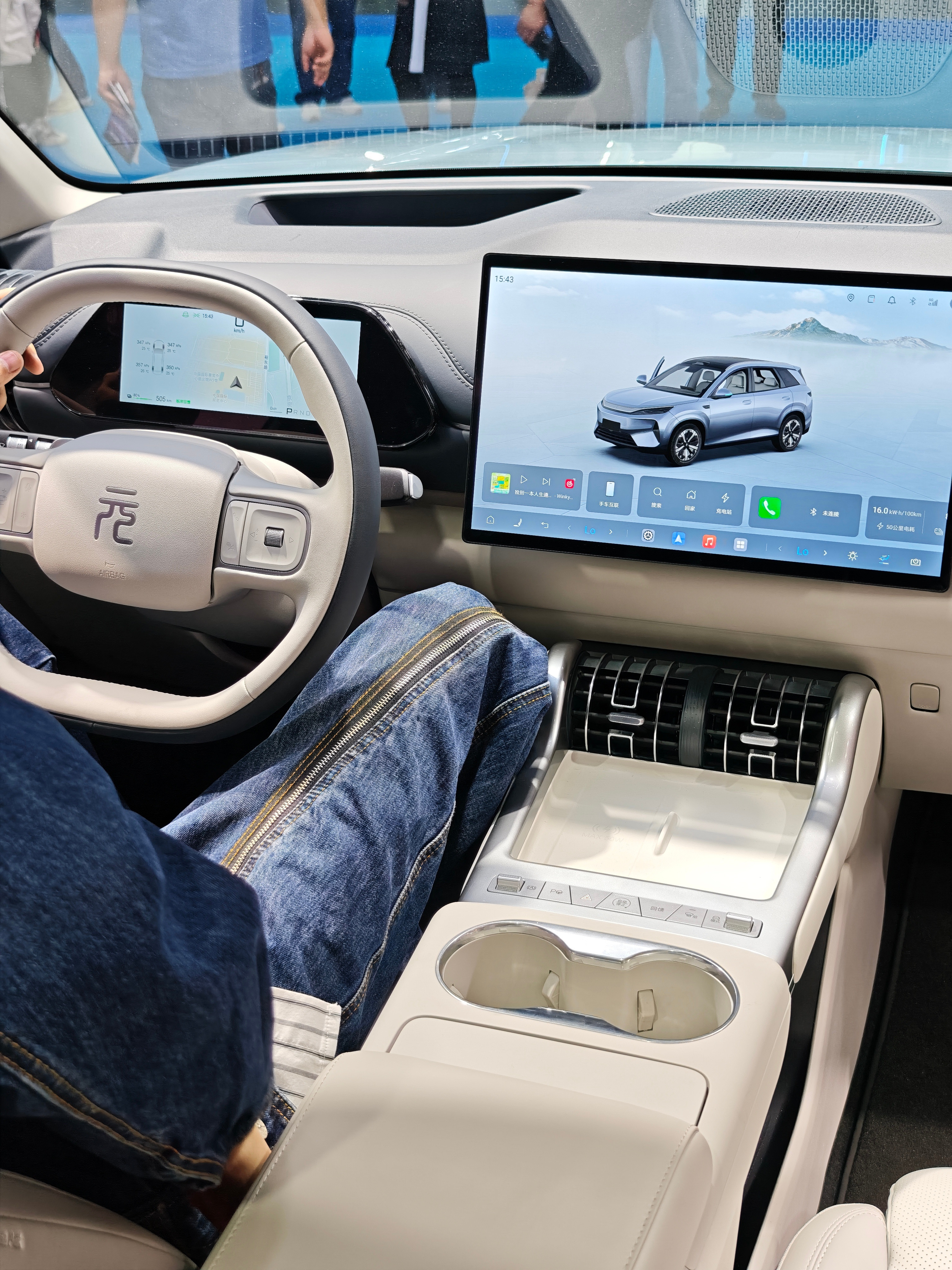 比亚迪全新元PLUS不错，比现款看着敦实了很多车厢规规矩矩干干净净，更符合主流设