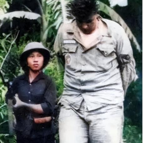 上世纪70年代，美军狙击手在640多米距离处，发现一名北越女子正蹲在灌木丛小解，