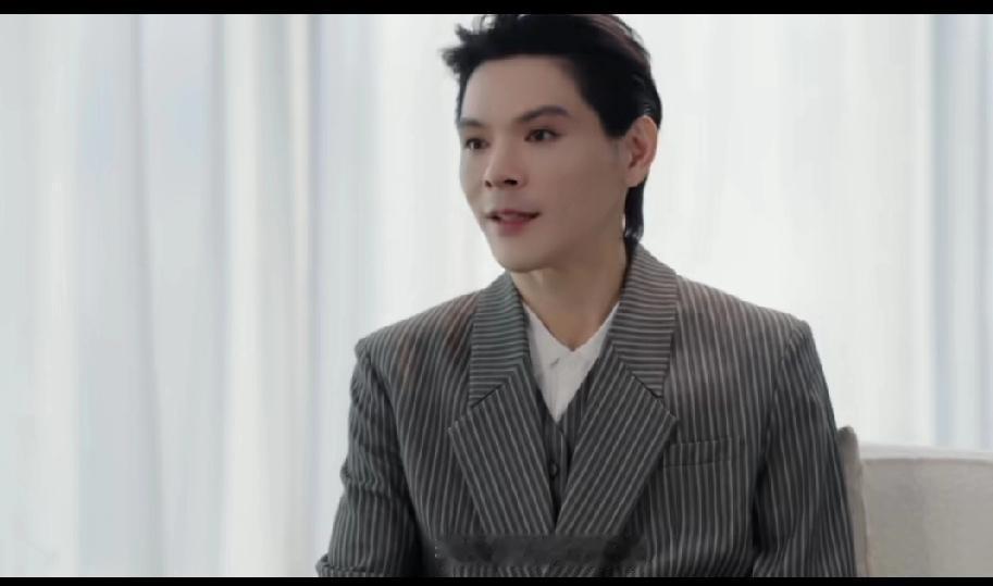 豪门也一样向佐办婚礼时向佑没有去，向佐说:“我有请他来，但我父母不让他来。”