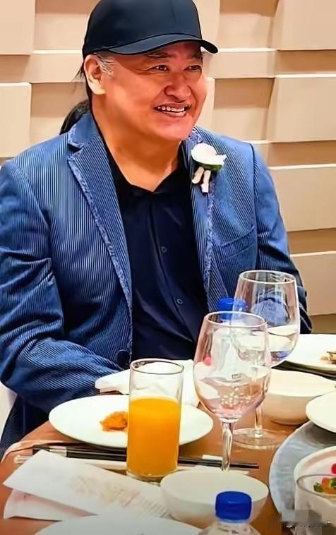 刘欢老师出席了女儿的婚礼,通过现场传出来的画面能够感受到,刘欢老师的精神状态非常