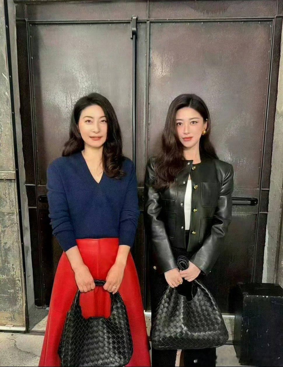 郭晶晶长相太特别了，单看不是大美女，但是和任何大美女合影就没输过，或许自己本身就