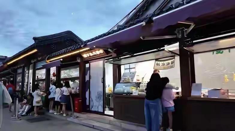 有没有想过，咱们辛辛苦苦攒假期、花高价路费出门旅游，跨越几百上千公里，最后逛到的