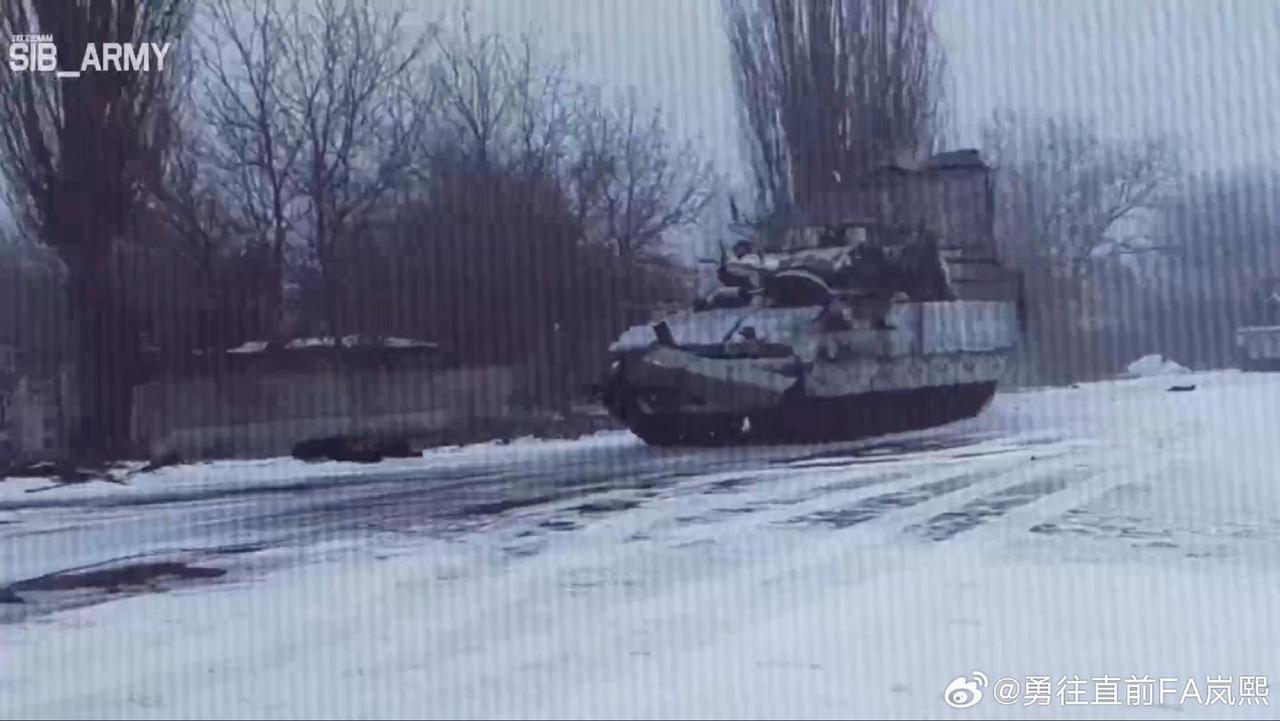 俄军中部军区第41集团军的部队使用了缴获自乌军的美制M2“布雷德利”步兵战车和M