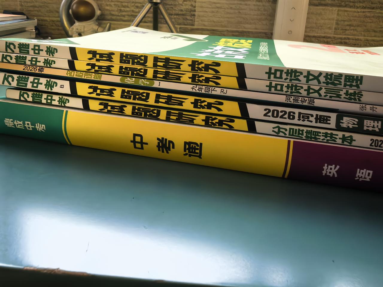 他来了他来了，中招就这么走来了今天收到班主任信息，下周开始中招考试信息采集。