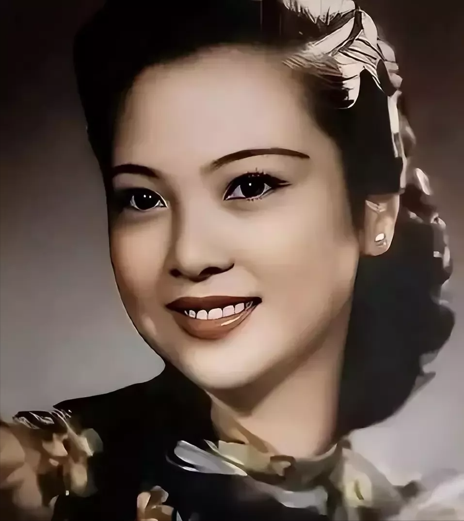 1938年，41岁戴笠借口加班，把秘书余淑衡，带到了卧房。戴笠递给她一杯咖啡：“